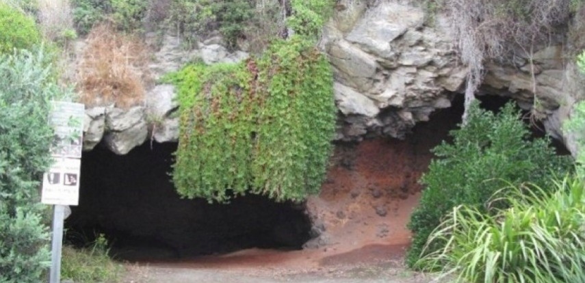Entrance to Moncks Cave in Redcliffs