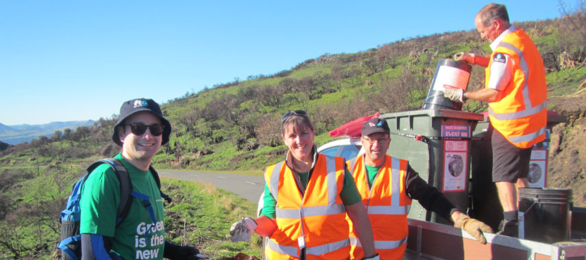 Air NZ Green Team volunteers Port Hills rubbish collection. 